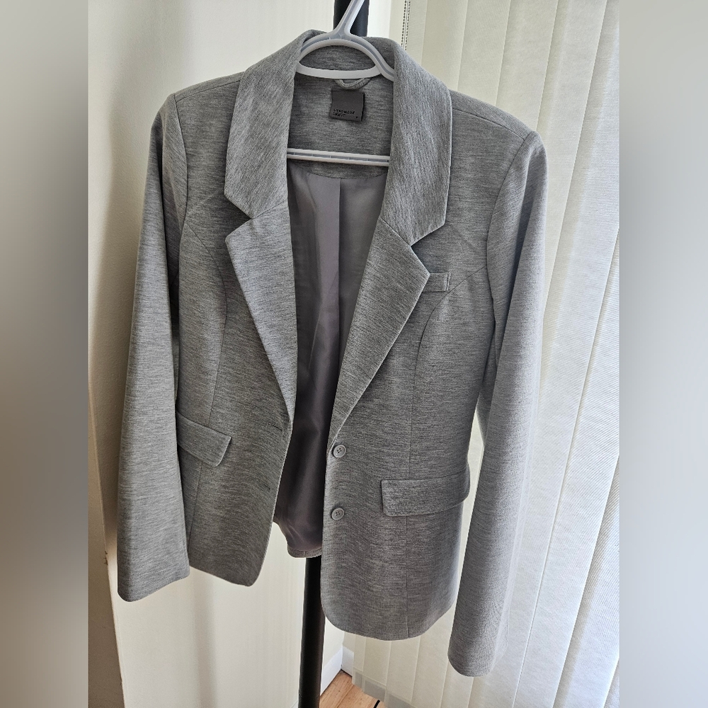 Never worn Vero Moda light grey blazer